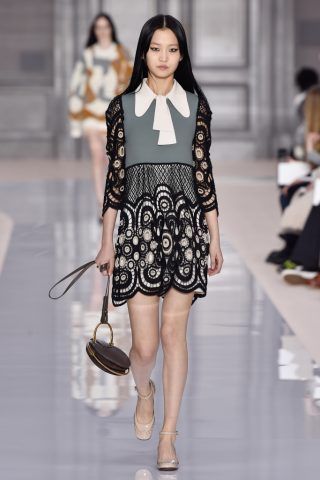 Paris Fashion Week, i colletti bon ton di Celine