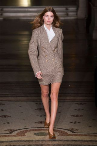 Paris Fashion Week, la giacca rivisitata di Stella McCartney