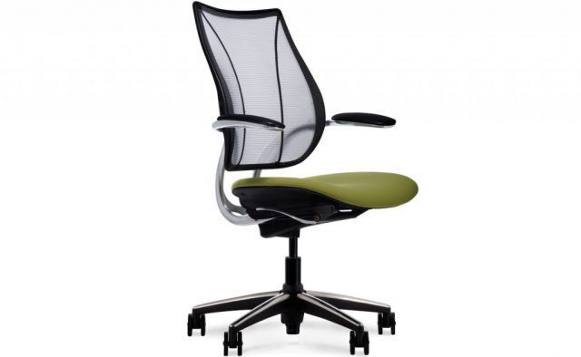 Dovremmo sempre stare sedute su sedie ergonomiche, pensate appositamente per il nostro benessere