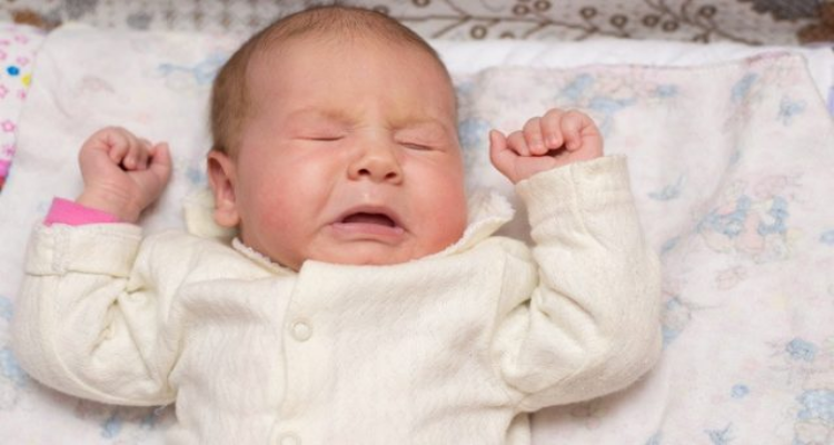 “State lontani dal mio bambino!” 10 regole di bon-ton per neo-mamme e neonati