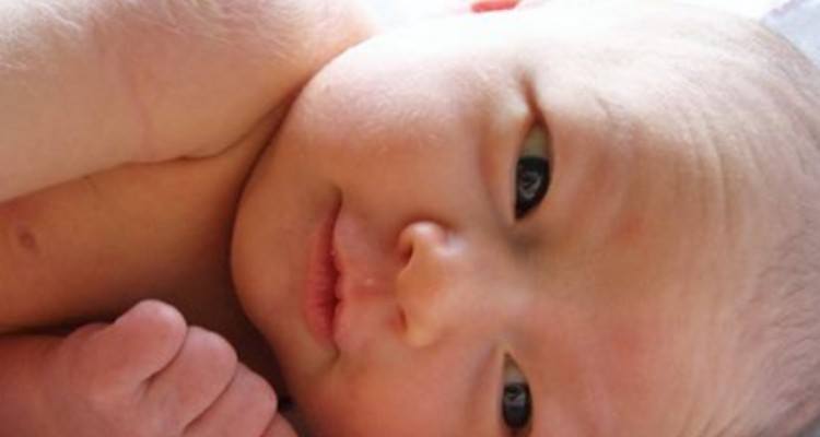 Il sorriso dei neonati è consapevole o casuale?