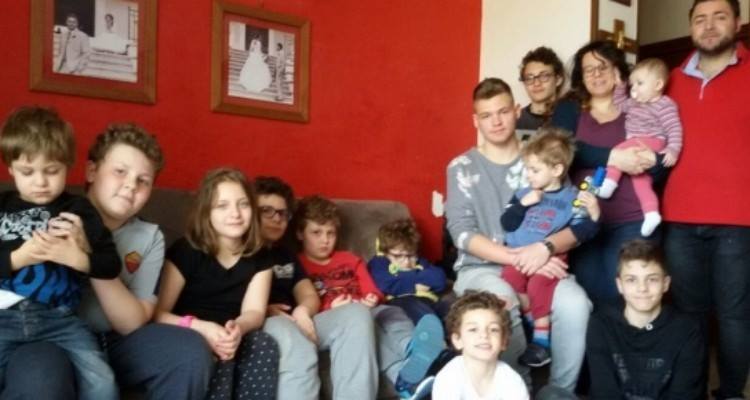 Roberta, super-mamma, in casa sono 14, quasi 15!