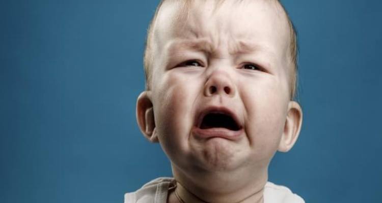 Il pianto disperato dei bambini può dipendere dall’umore della mamma