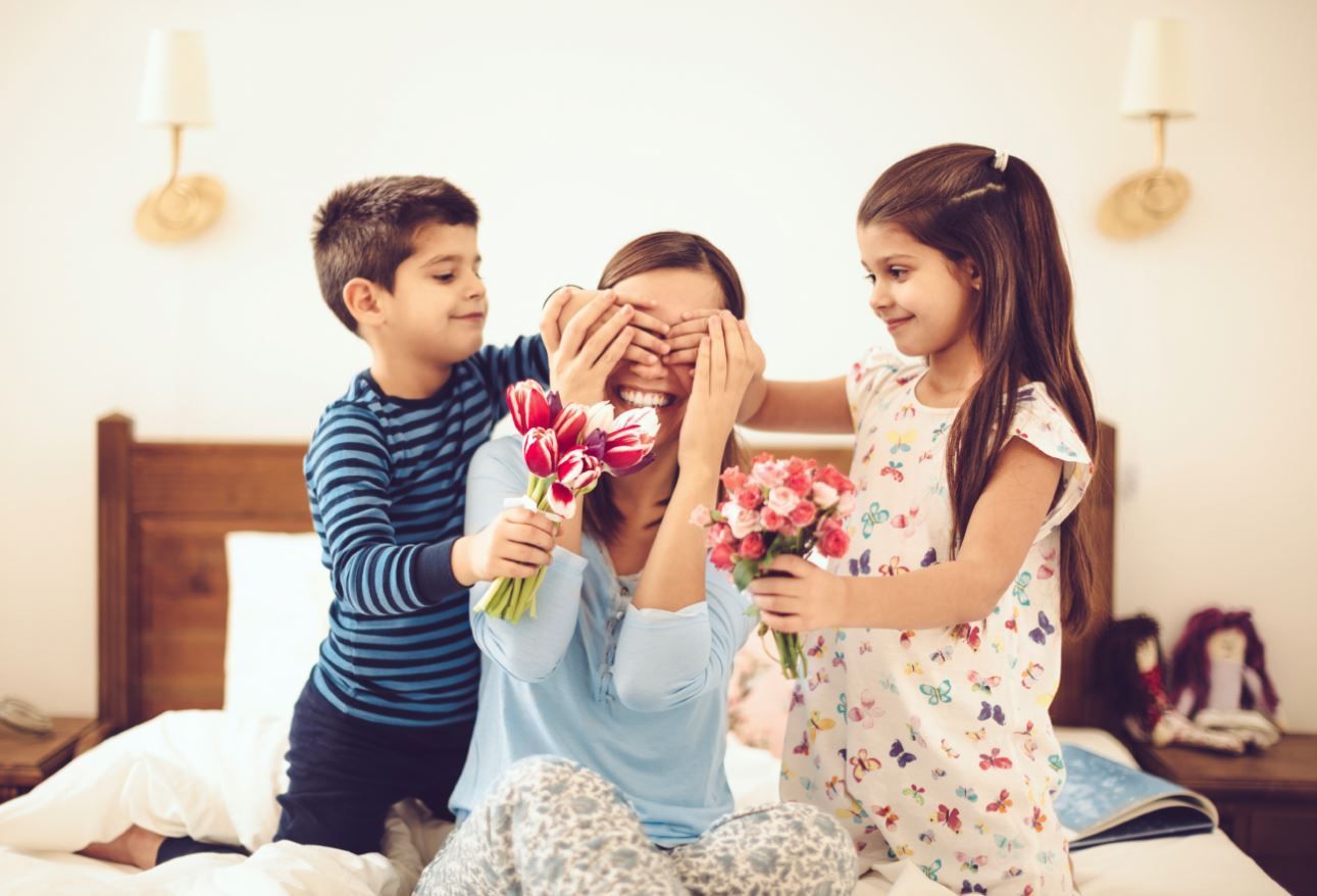 Regali per la festa della mamma: idee carine per renderla felice