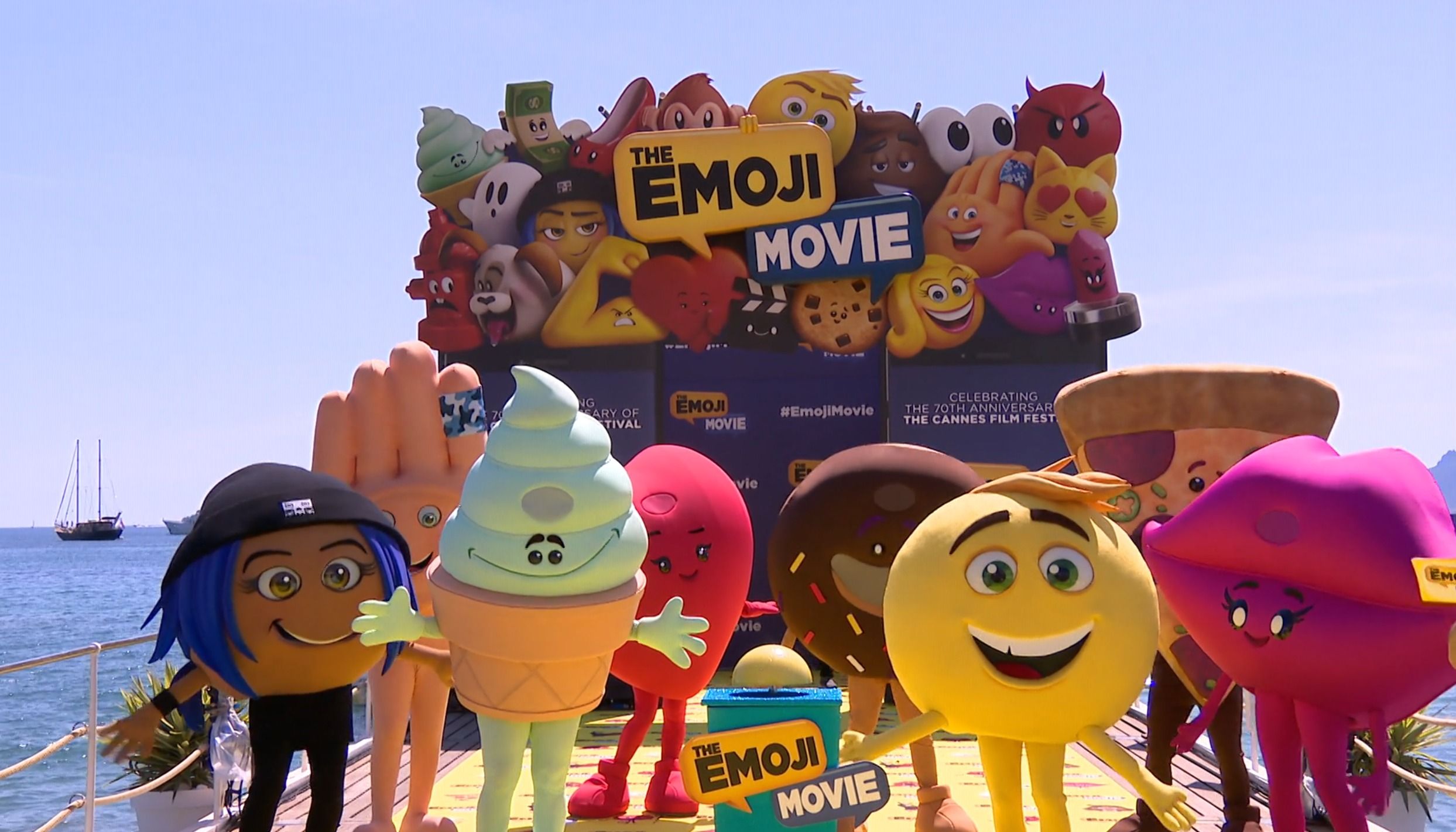 Emoji: le emoticon del cellulare prendono vita al Festival di Cannes