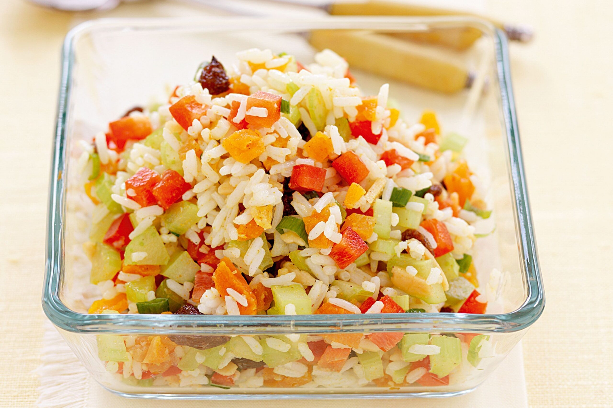 10 segreti per preparare l’insalata di riso estiva