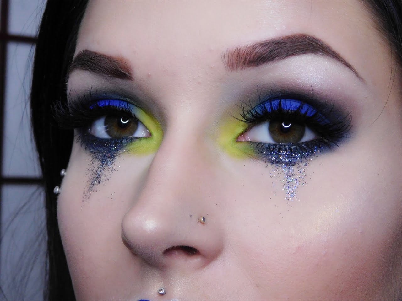 Lacrime di glitter, la nuova tendenza beauty su Instagram