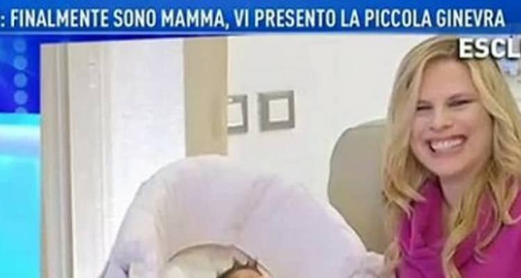Laura Freddi mamma a 45 anni: un problema durante il parto