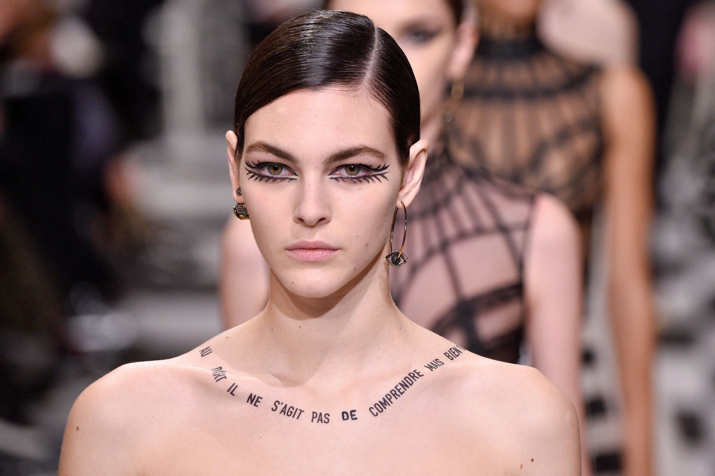 Le collane-tatuaggio di Dior sono il must della primavera-estate 2018