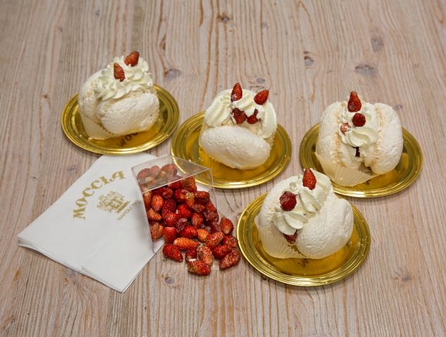 Meringa panna e fragole di Moccia 1936