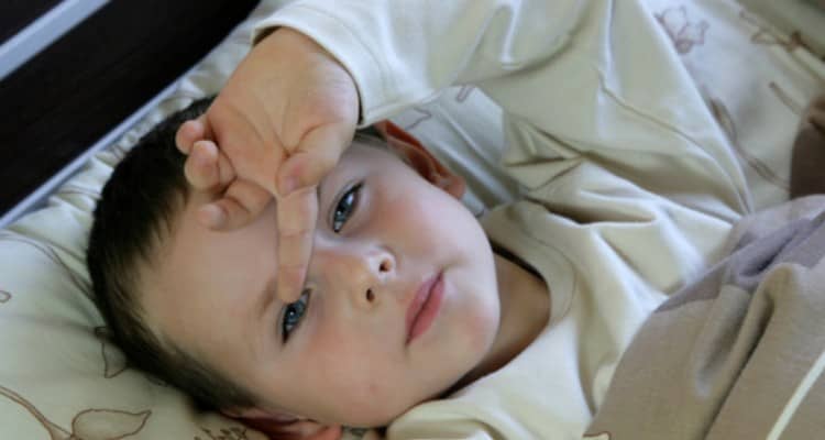 Puoi o non puoi far addormentare tuo figlio dopo che ha preso un colpo alla testa?