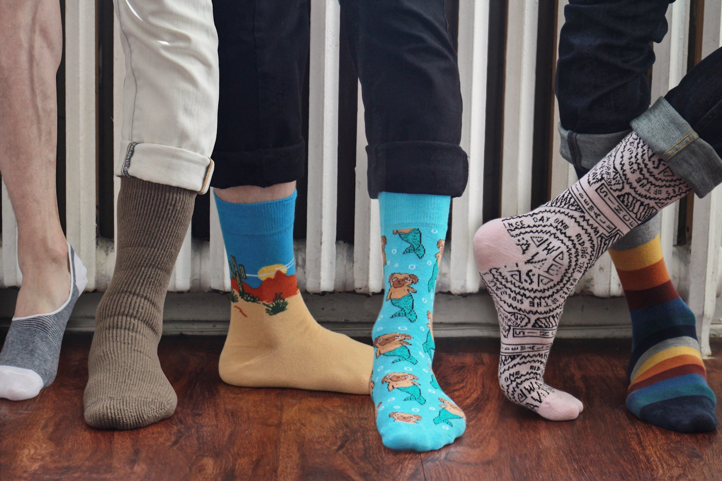 Wearing socks. Носки ideas. Сортирует носки. Носки вискоза. Носки good Socks Winter.