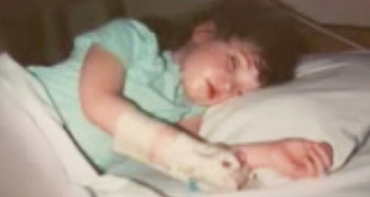 I dottori non danno speranze di vita alla bambina, poi la madre prega…
