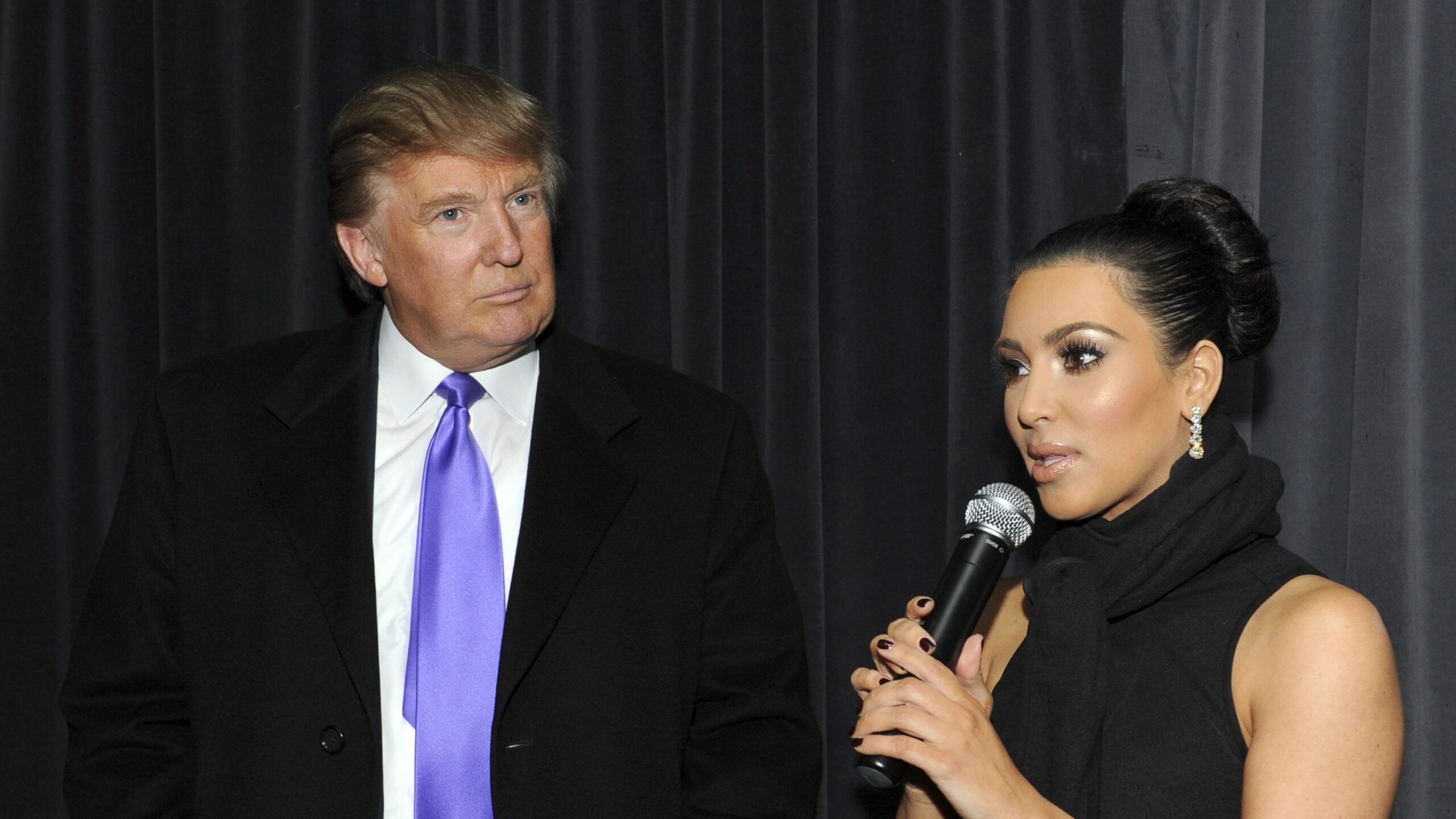 Kim Kardashian alla Casa Bianca: la foto con Donald Trump è virale