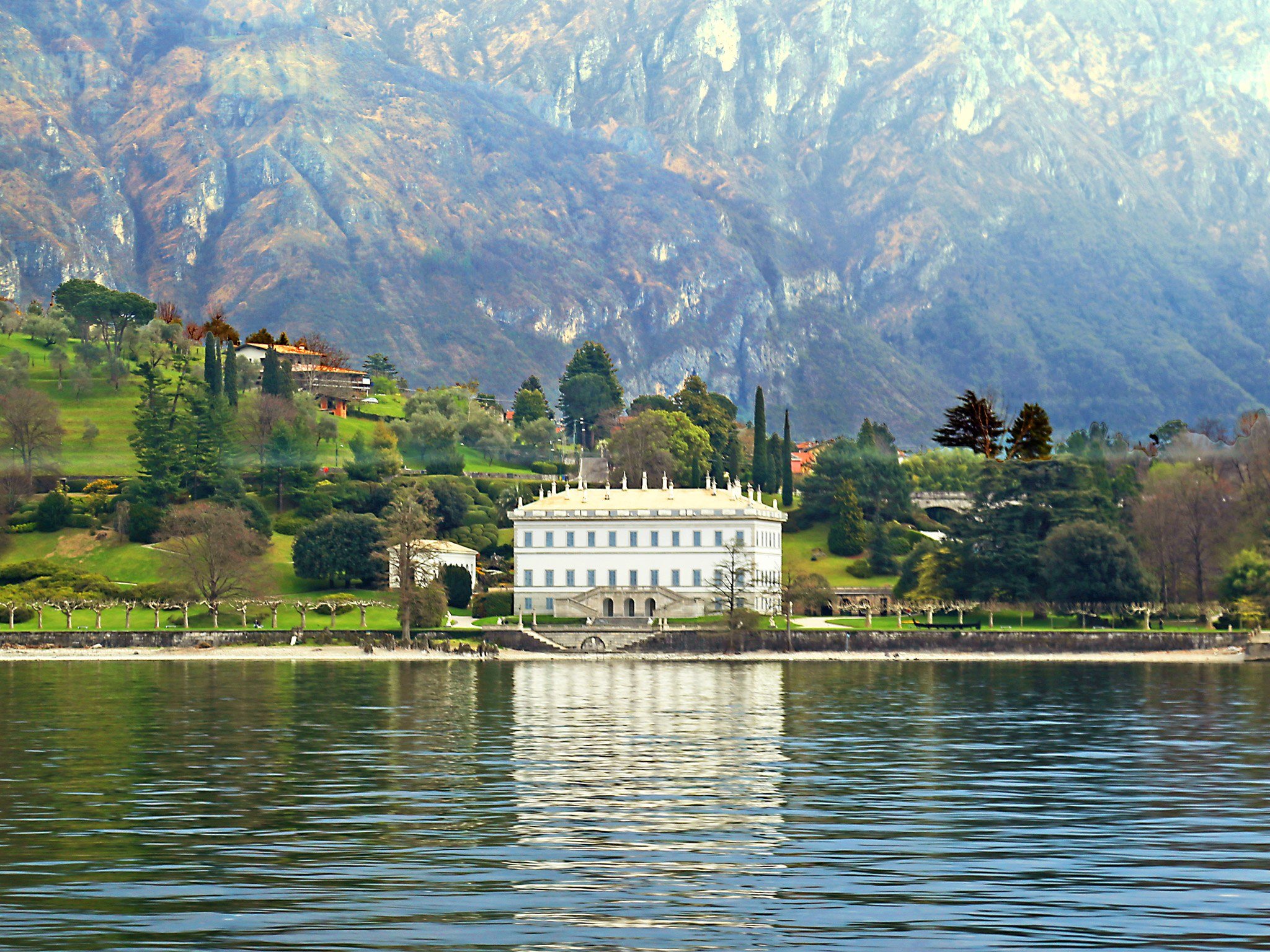 Vacanze al lago: le mete preferite degli italiani