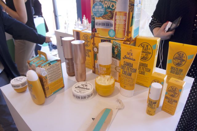 Sol de Janeiro - Dopo il prodotto per un lato B da paura, tantissimi i nuovi prodotti che entrano a far parte della famiglia. Una chicca? L'olio secco idratante con micro particelle riflettenti!