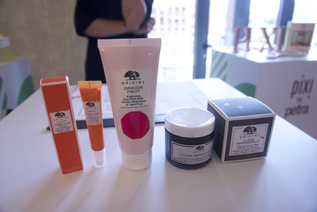 Origins - nuovi prodotti per la cura del viso, tra cui l'amatissima maschera al carbone che si arricchisce del miele per evitare l'effetto disseccante
