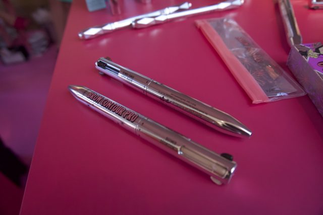Benefit - Brow Contour Pro: un solo prodotto e tante matite sopracciglia diverse, un prodotto on the go da portare sempre con sé!