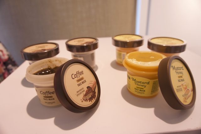 Skinfood - Due nuove maschere nella famiglia skinfood, una al caffè energizzante e leggermente scrutante, l'altra al miele idratante e senape