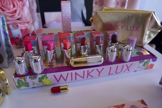 Wink Lux - simpaticissimi pack e una selezione di prodotti vasta che spazia da rossetti, primer, palette di vario genere e primer.