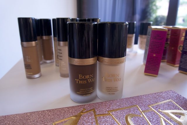 Too Faced - Born This Way Fondotinta e correttore: due nuove tonalità, che rendono il brand sempre più inclusivo ed i nuovi correttori formato maxi, perfetti per correggere le occhiaie, le discordie ma anche per realizzare il contouring