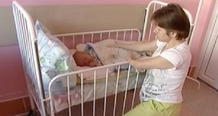 Le tolgono suo figlio perché lei è disabile