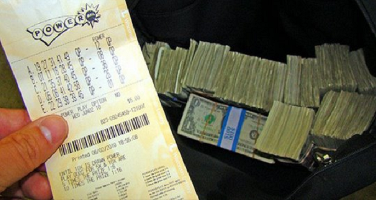 Vince 560 milioni di dollari ma si rifiuta di ritirare i soldi