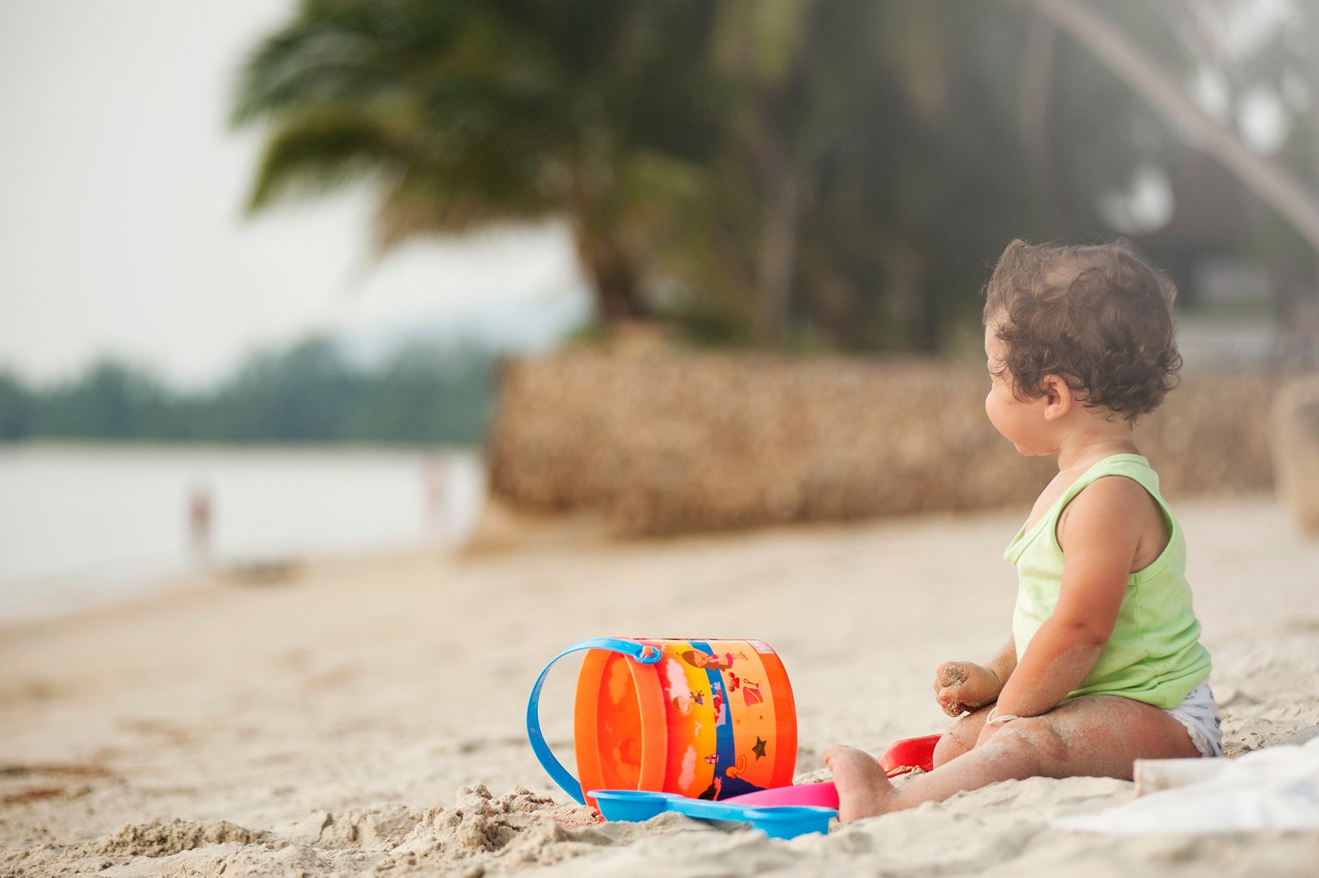 Mamma in spiaggia: 10 oggetti da portare sempre con te