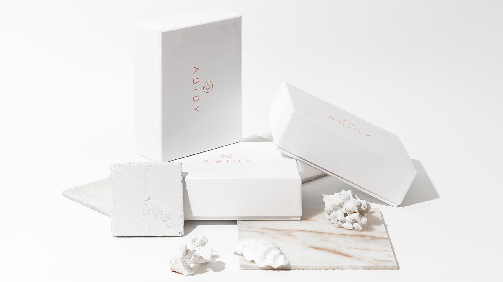 Abiby: Summer, please – scopriamo insieme la nuova mistery box del mese