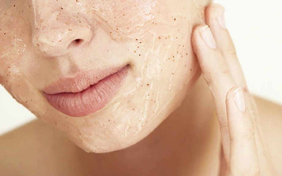 Come esfoliare la pelle: tutto quello che c’è da sapere