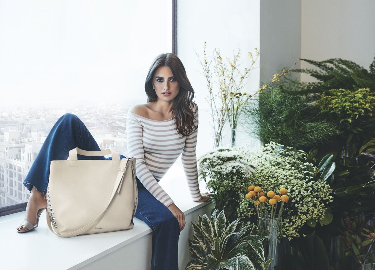 Borse Carpisa, la campagna autunno-inverno 2018-2019 con Penelope Cruz