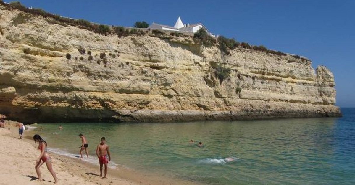 Pensione all’estero: in molti scelgono il Portogallo e le ragioni sono tantissime