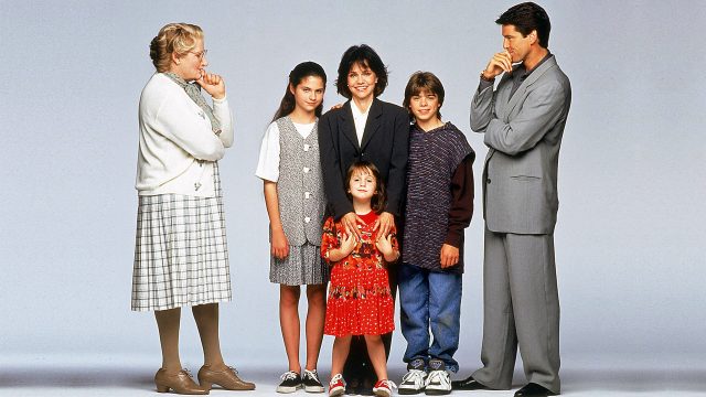 pierce-brosnan-incontra-bambini-di-mrs-doubtfire