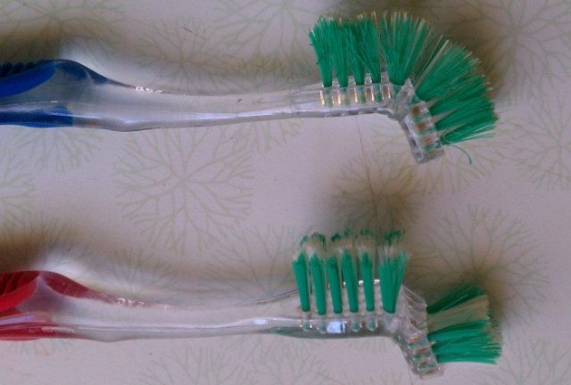 come-utilizzare-lo-spazzolino-oltre-alligiene-orale2