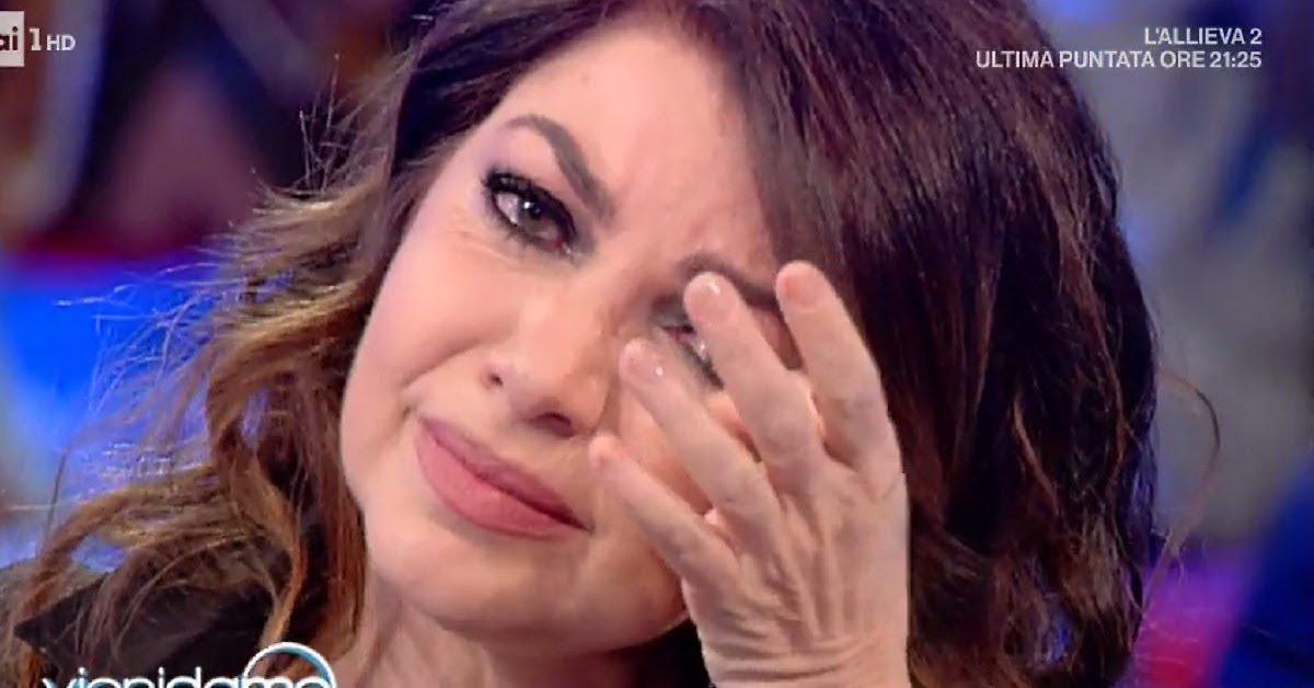 Cristina D'Avena in lacrime da Caterina Balivo