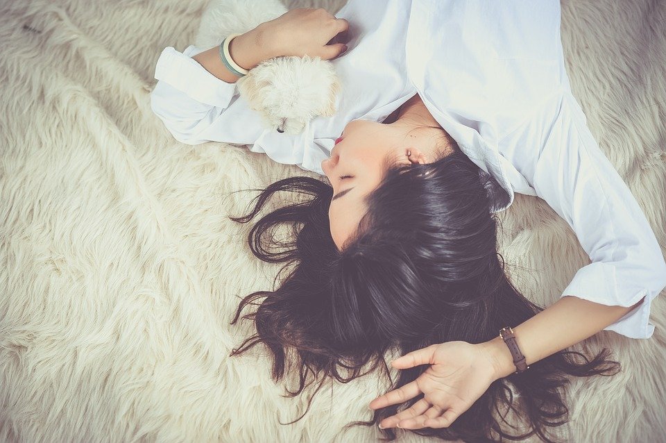Dimagrire mentre dormiamo è possibile: uno studio lo conferma
