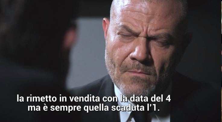 "Nei supermercati riciclano il cibo scaduto", inchiesta shock delle Iene