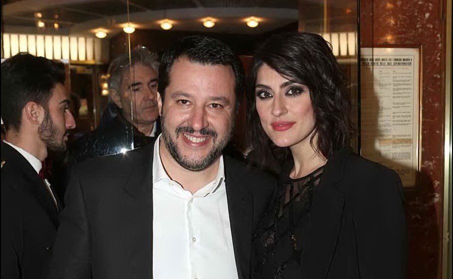 È finita tra Elisa Isoardi e Matteo Salvini. L'addio con un selfie a letto