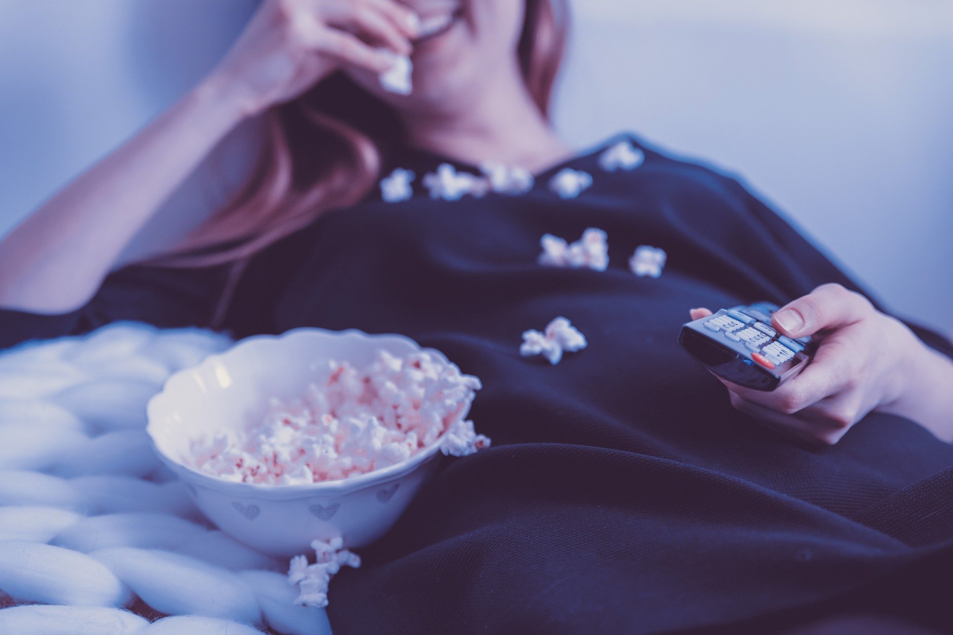 Maratone di serie tv: il binge watching causa stress