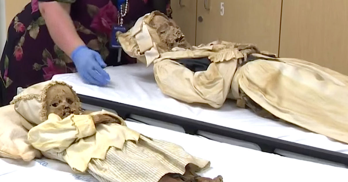 Trovati mamma e figlio di trecento anni