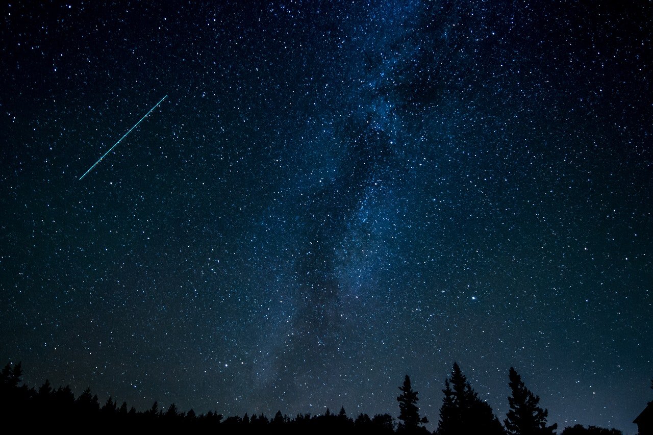 La cometa color verde e azzurro che vedremo in cielo prima di Natale