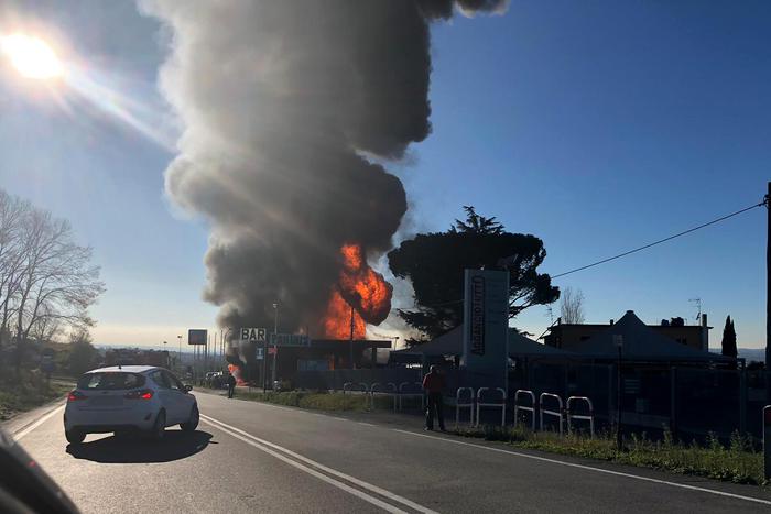 Esplode autocisterna a Rieti: 2 morti e 17 feriti