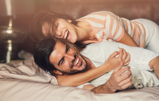 11 cose che le coppie che si amano fanno prima di andare a letto