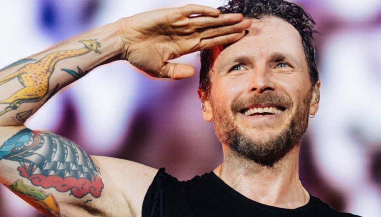 Jovanotti e la moglie hanno donato 23 quintali di cibo a un canile