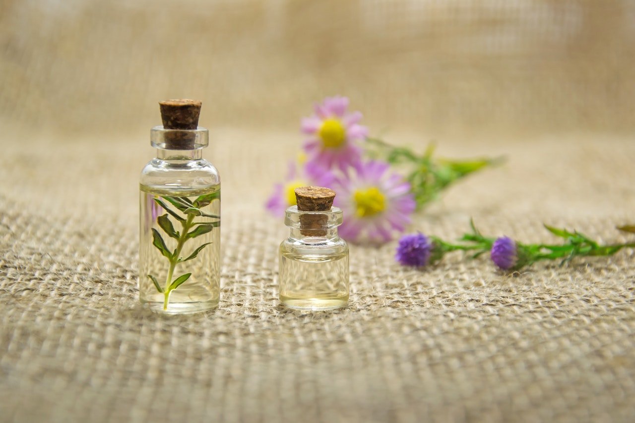 Olio di rosa canina: proprietà e come si usa sul viso