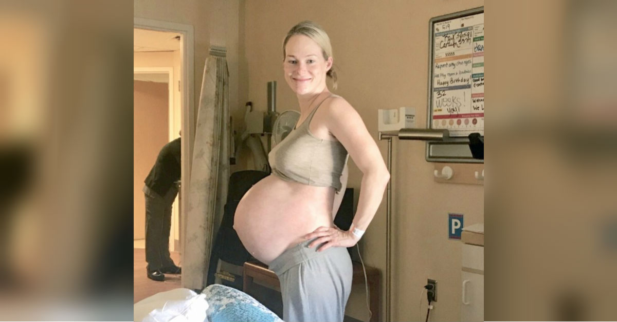 Mamma di tre gemelli mostra il suo fisico a cinque mesi dal parto