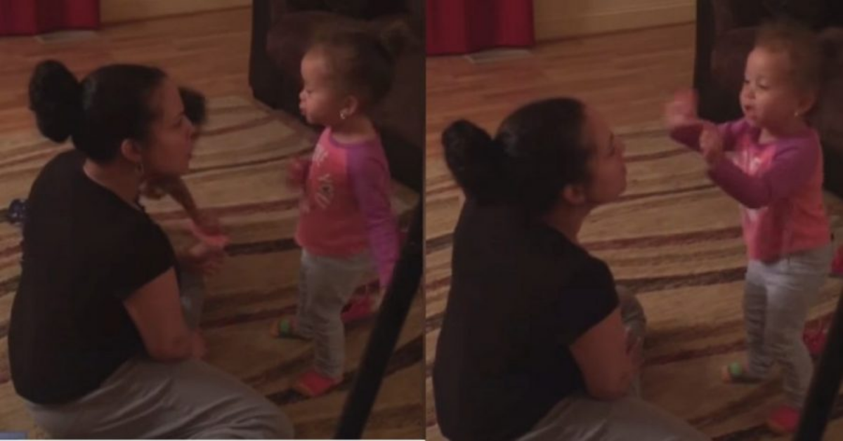 Bambina di due anni urla alla madre di andarsene