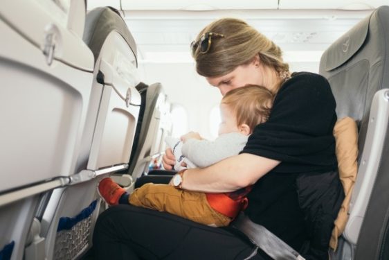 il-bambino-con-la-crisi-in-aereo 2