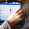 Madre chatta su Facebook e la figlia di 6 mesi annega nella vasca da bagno
