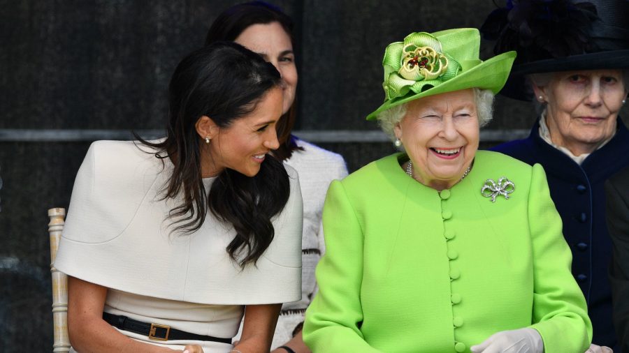 Cosa ha regalato la Regina Elisabetta II a Meghan Markle?